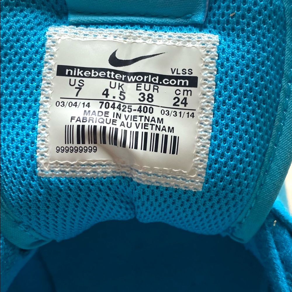 Nike Size 7 Retro Shoe - Picture 8 of 12